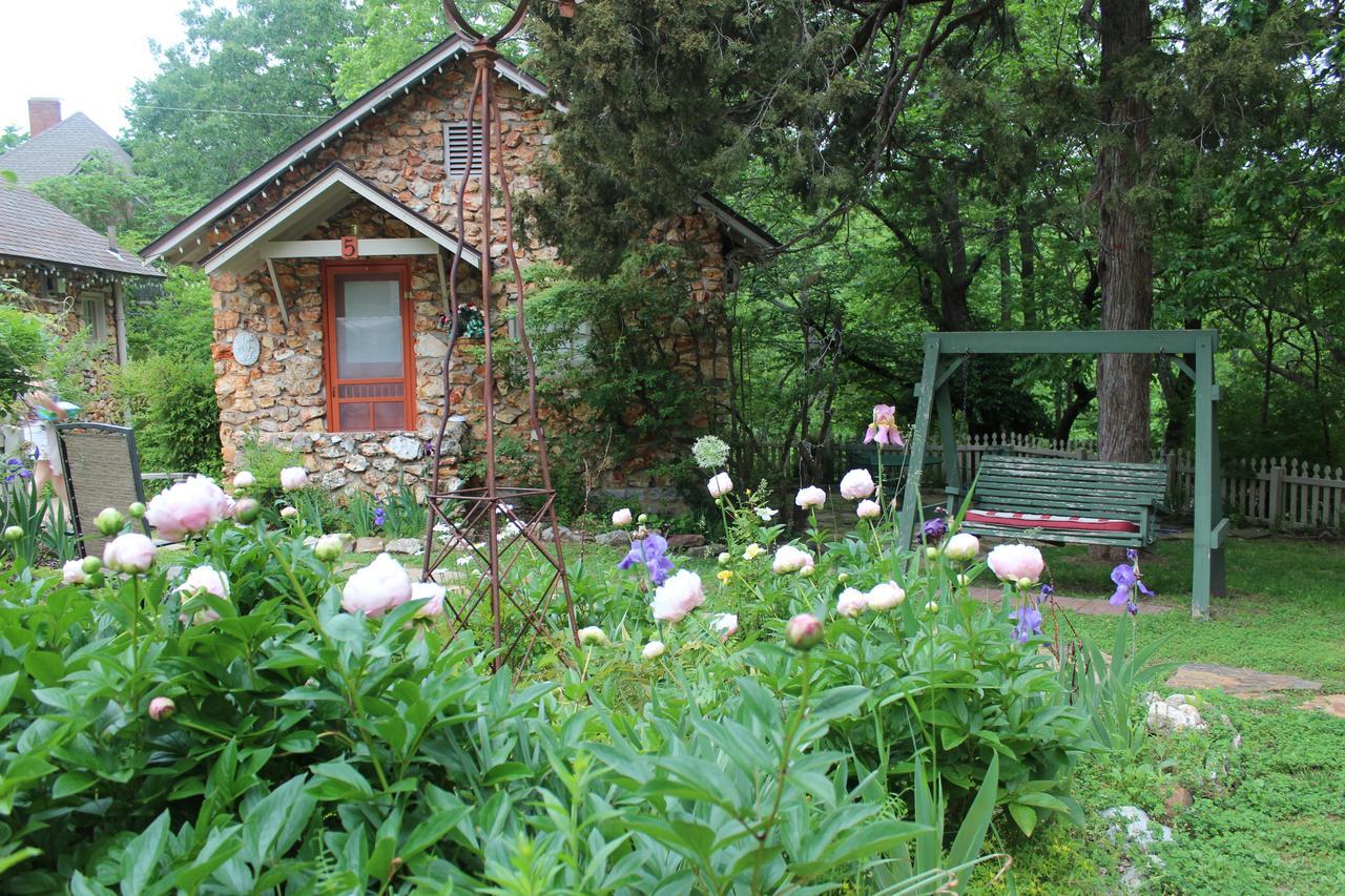 Rock Cottage Gardens B&B Eureka Springs Ngoại thất bức ảnh